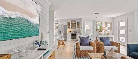 تلفزيون ذكي، مدفأة، كُتُب