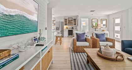 Modern Naples Oasis – Heated Pool, Outdoor TV, Fire Pit & Gazebo Retreat