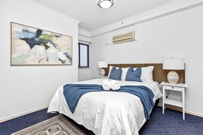 Iron/ironing board, free WiFi, bed sheets