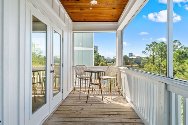 Casa, varias camas (The Peach at the Beach at Summer Salt) | Restaurante al aire libre