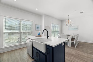 Maison, plusieurs lits (The Peach at the Beach at Summer Salt) | Cuisine privée