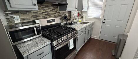 Frigorífic, microones, forn i placa de cuina