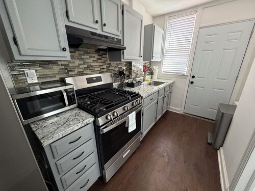 Cozy 2 BR Apt 8 mins from Navy Yard/Nats Stadium!