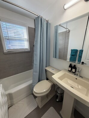 Een haardroger, zeep