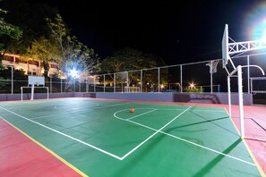 ملعب كرة السلة