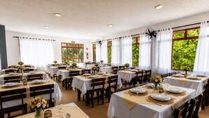 Breakfast, lunch and dinner served  - Hotel Fazenda Águas de Lindóia (Águas de Lindóia)