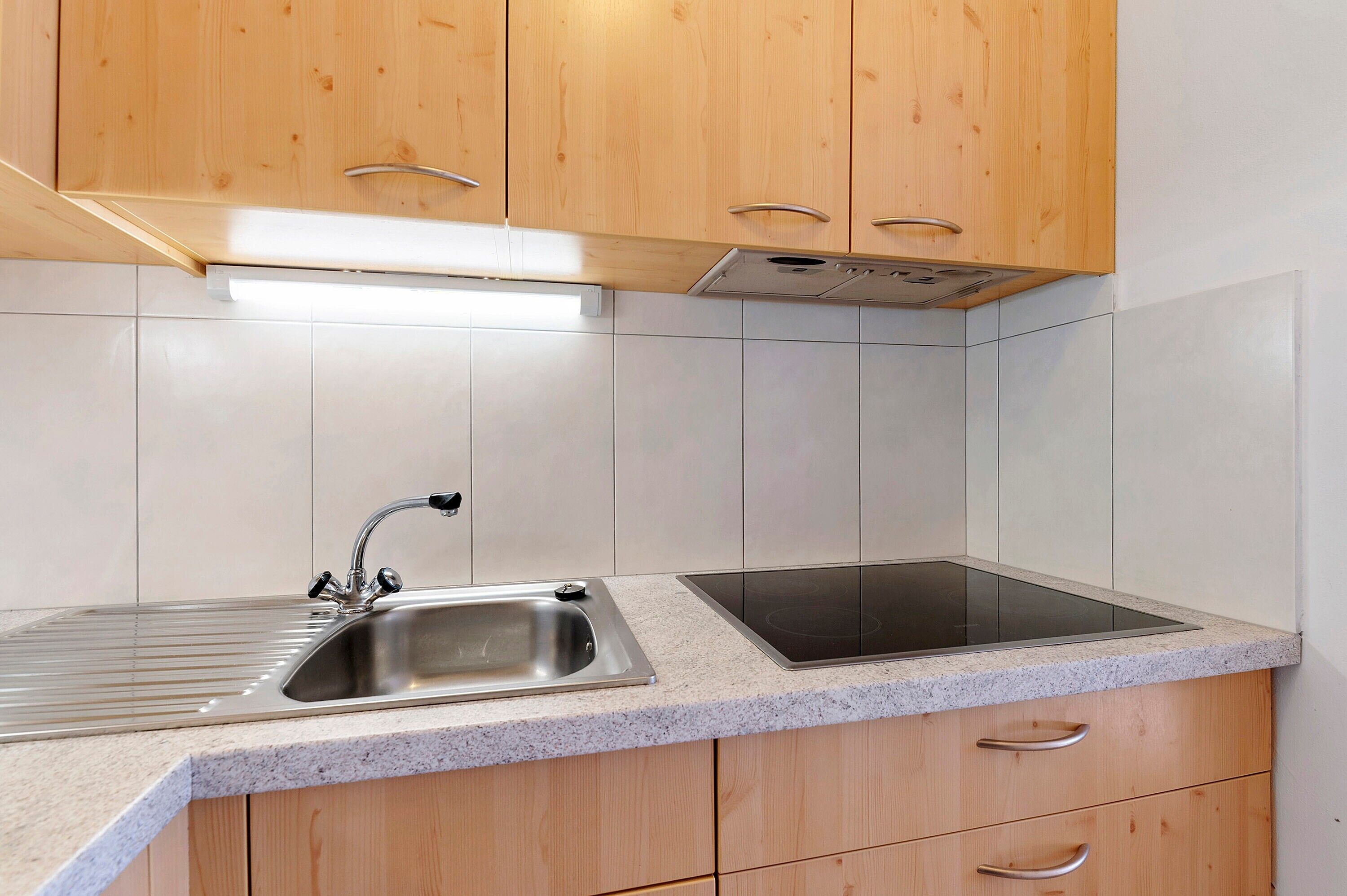 Fridge, stovetop, coffee/tea maker, electric kettle