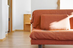 Interior - Studio Apartment 'Zolerhof Alpenrose' with Mountain View, Shared Terrace and Wi-Fi (Feldthurns)