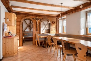 Dining - Studio Apartment 'Zolerhof Alpenrose' with Mountain View, Shared Terrace and Wi-Fi (Feldthurns)