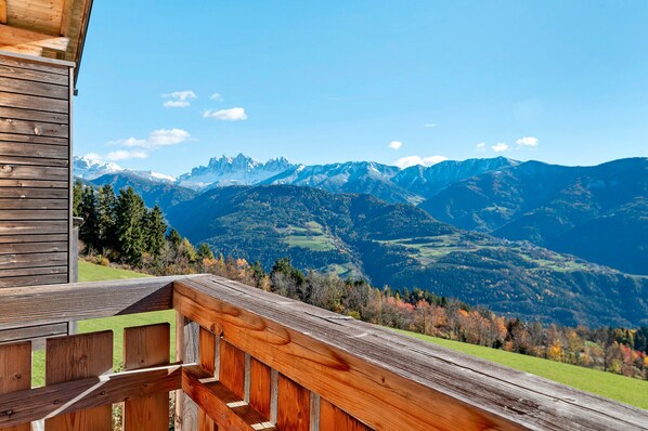 Property grounds - Studio Apartment 'Zolerhof Alpenrose' with Mountain View, Shared Terrace and Wi-Fi (Feldthurns)