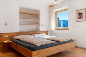 2 bedrooms, WiFi, bed sheets