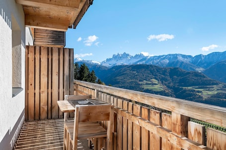 Outdoor dining. Apartment 'Zolerhof Anemone' with Mountain View, Shared Terrace and Wi-Fi