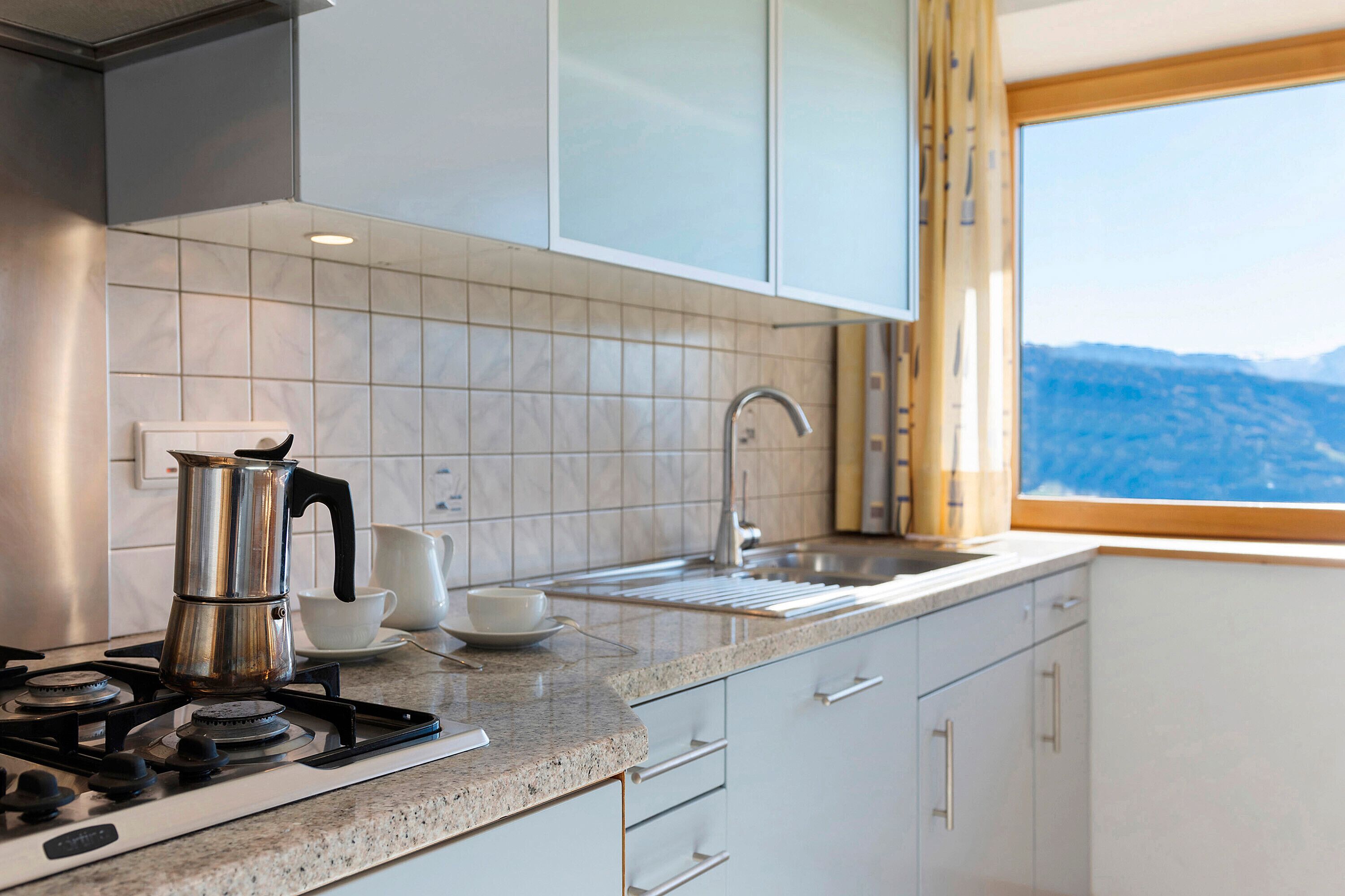 Réfrigérateur, four, plaque de cuisson, lave-vaisselle