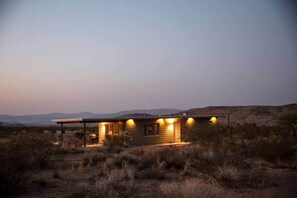Exterior - Motel California Midcentury Desert Stargazing Escape on 5 Acres (Homestead Valley)
