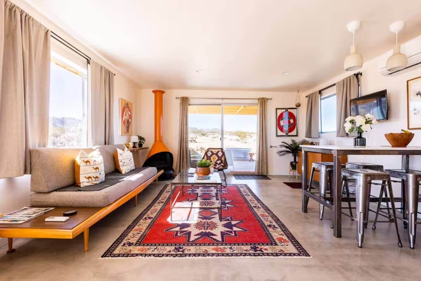 Televisión y chimenea 