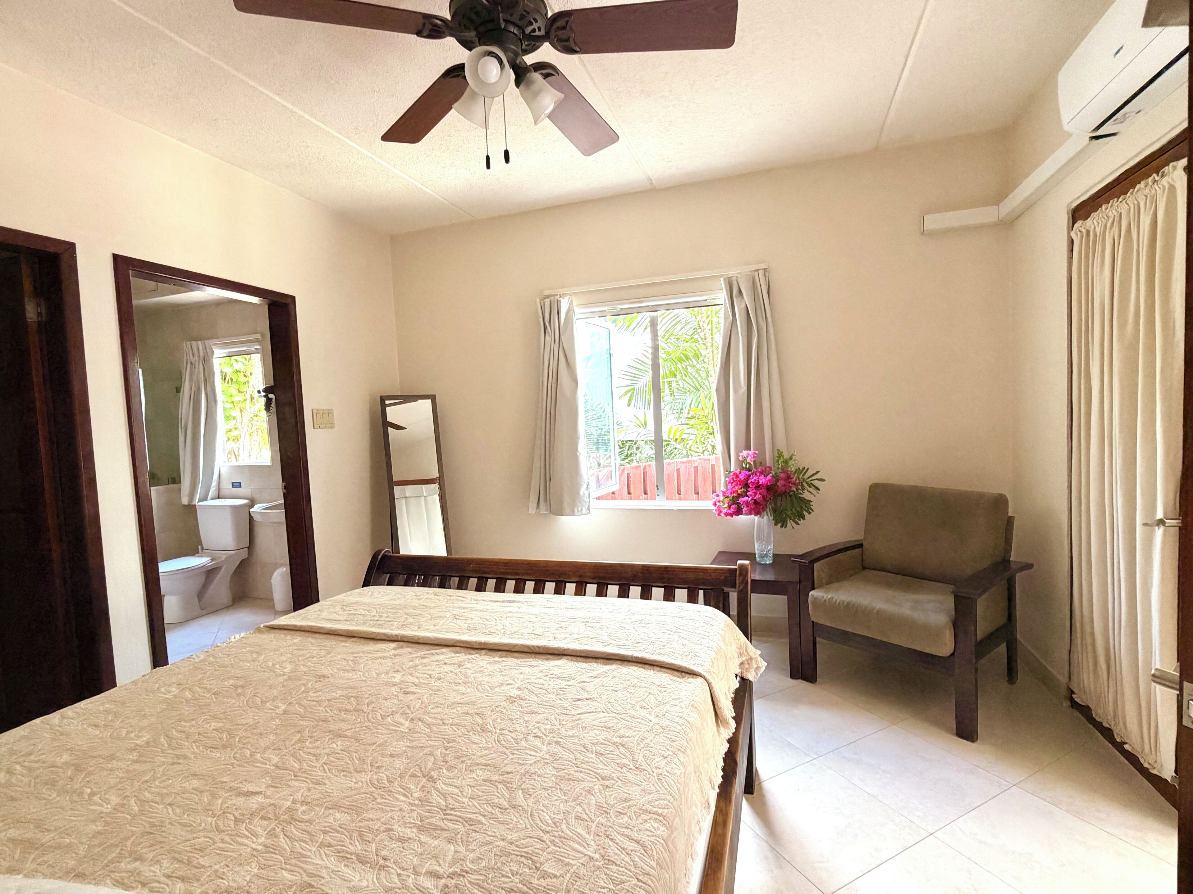 3 slaapkamers, een kluis op de kamer, een strijkplank/strijkijzer