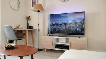 1 bedroom, desk, free WiFi, bed sheets