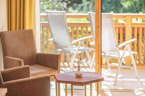 Family Quadruple Room, Balcony, Garden View | Hypo-allergenic bedding, in-room safe, blackout drapes, free WiFi - APIPURA hotel rinner (Renon)