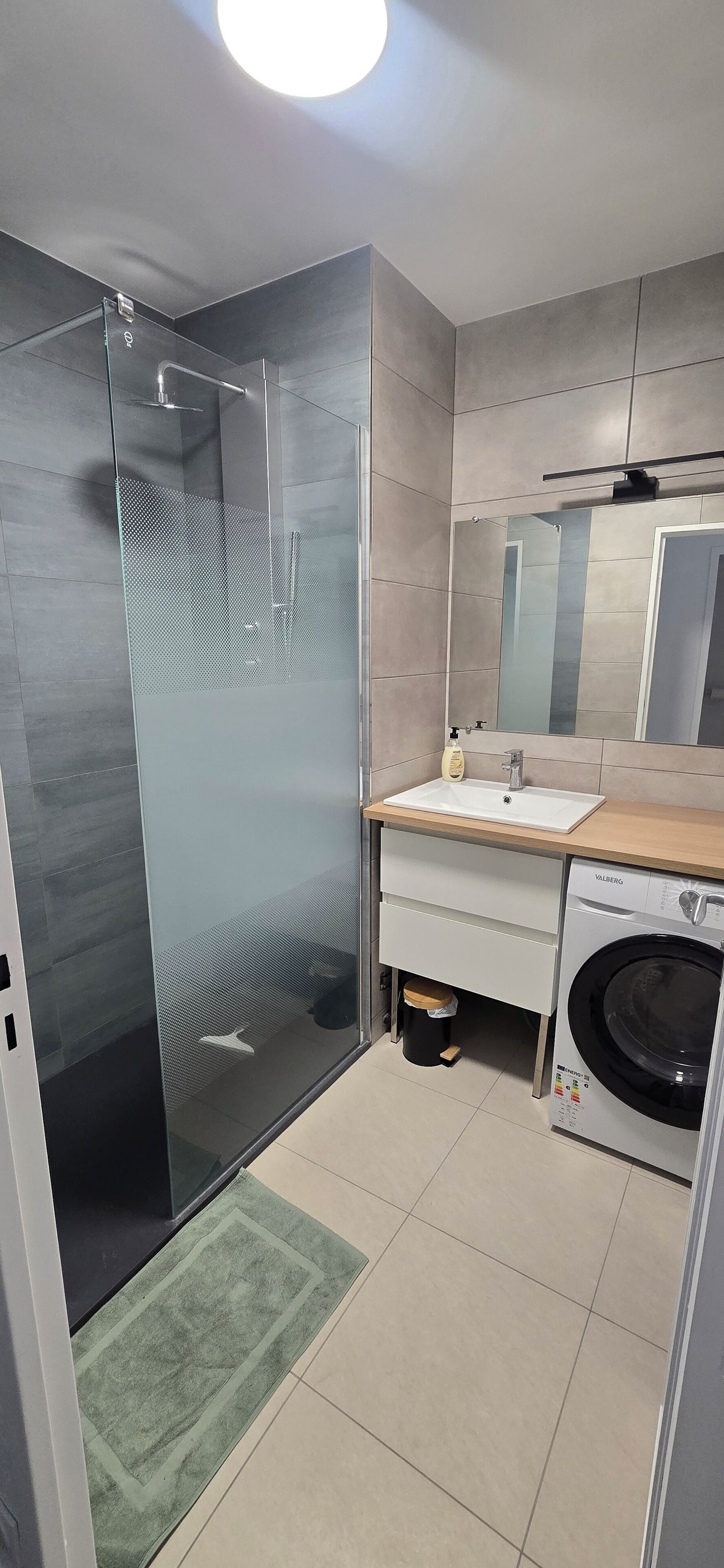 Shower, towels, toilet paper