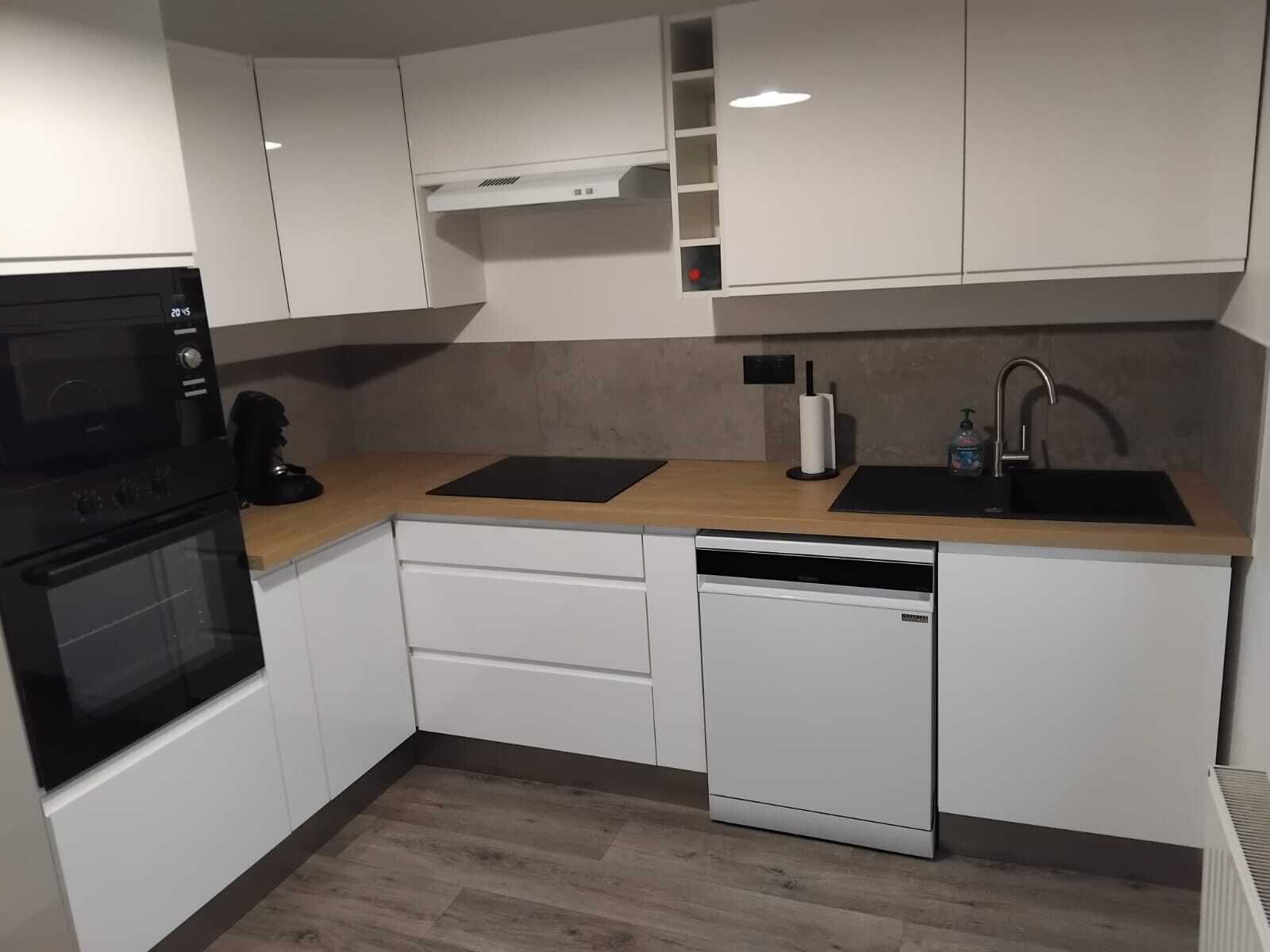 Micro-ondes, four, plaque de cuisson, lave-vaisselle