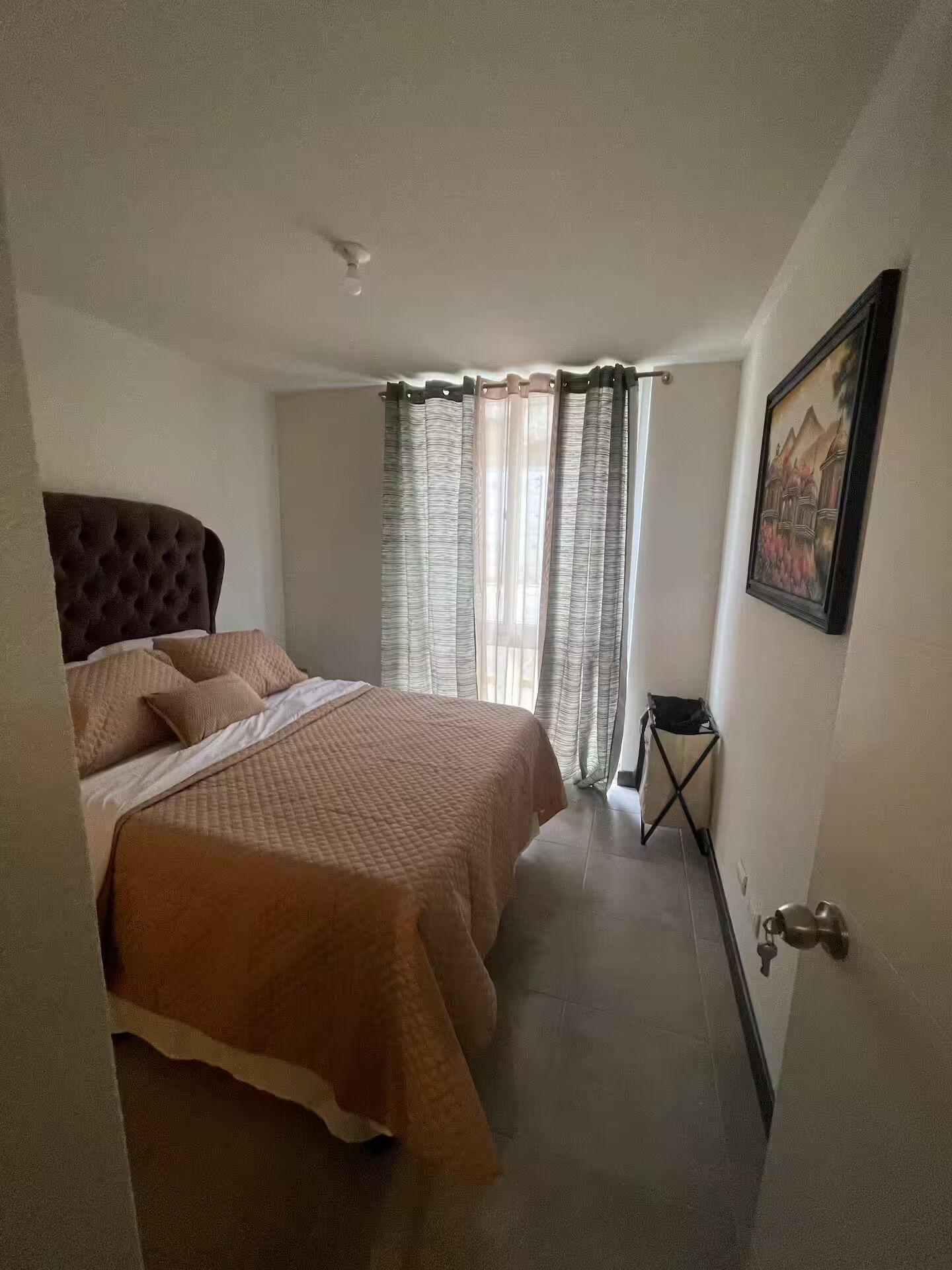 2 dormitoris, planxa i posts de planxar, wifi i roba de llit 