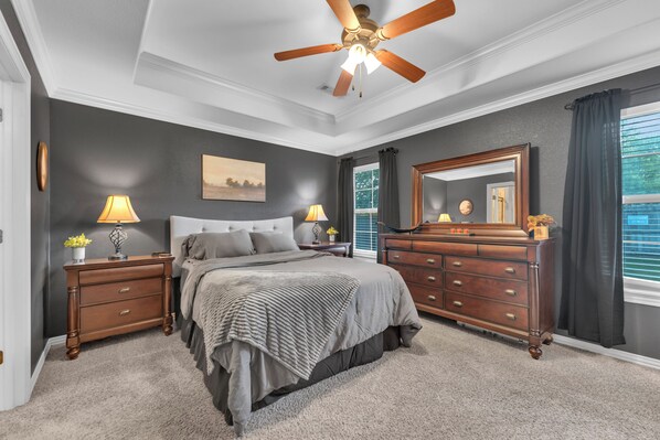 3 chambres, fer et planche à repasser, lit de bébé portatif