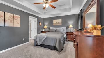 3 slaapkamers, een strijkplank/strijkijzer, reisbedje, gratis wifi