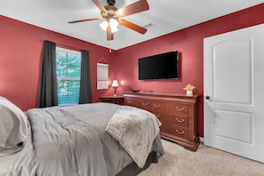 Een strijkplank/strijkijzer, reisbedje, gratis wifi, beddengoed