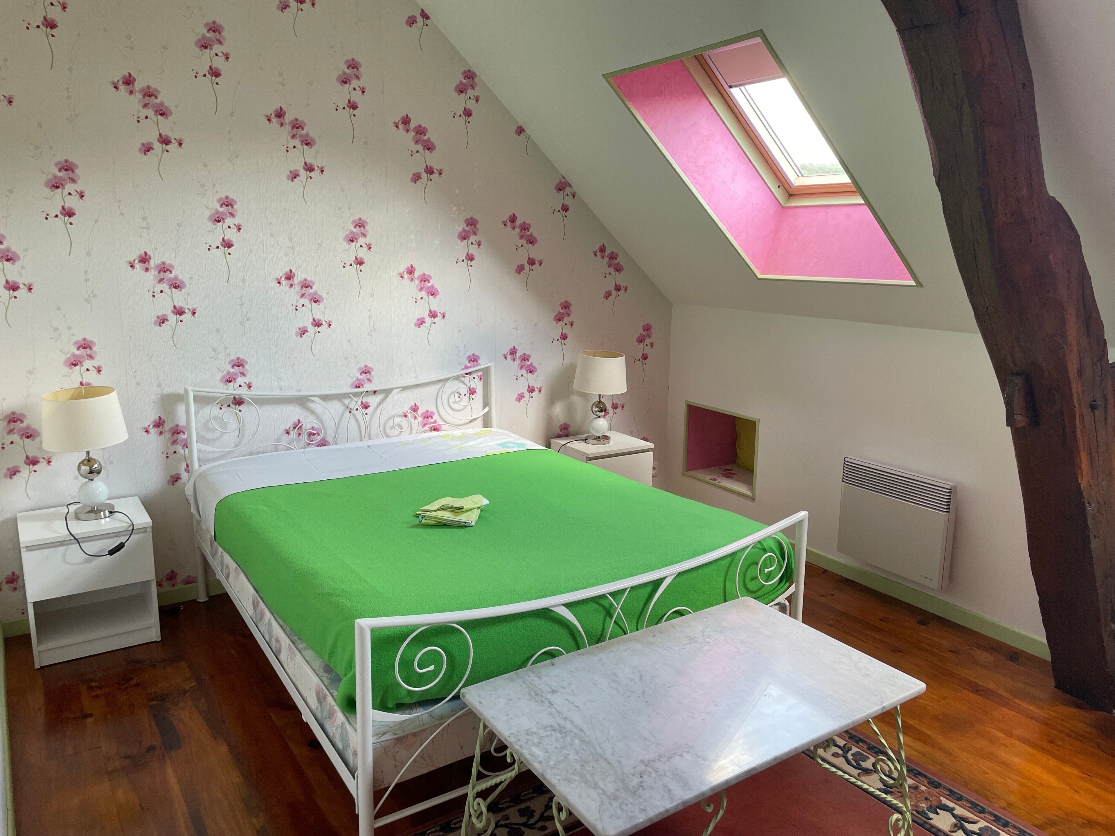 2 bedrooms, bed sheets