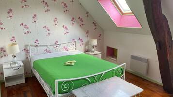 2 bedrooms, bed sheets