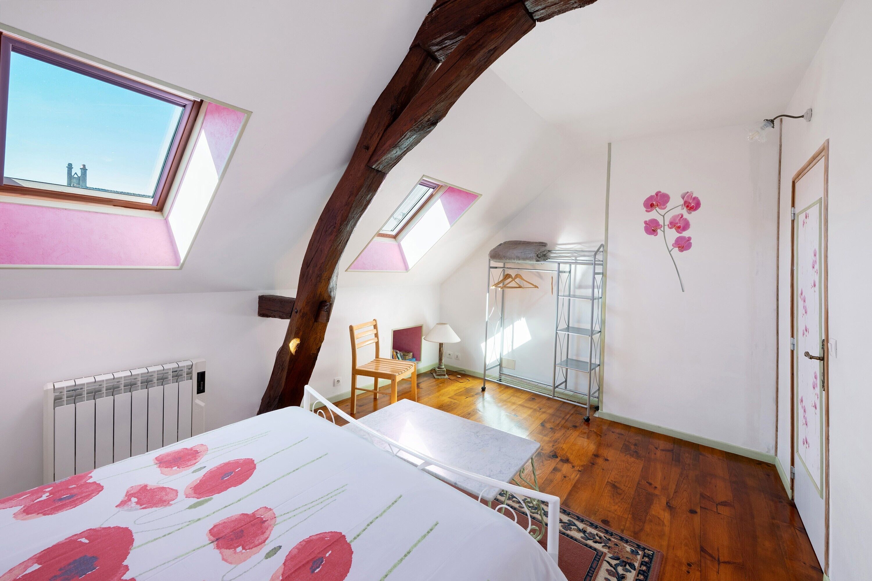 2 bedrooms, bed sheets