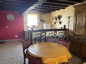 Dining - Holiday Home 'Chez Pauline' with Private Garden (Massangis)