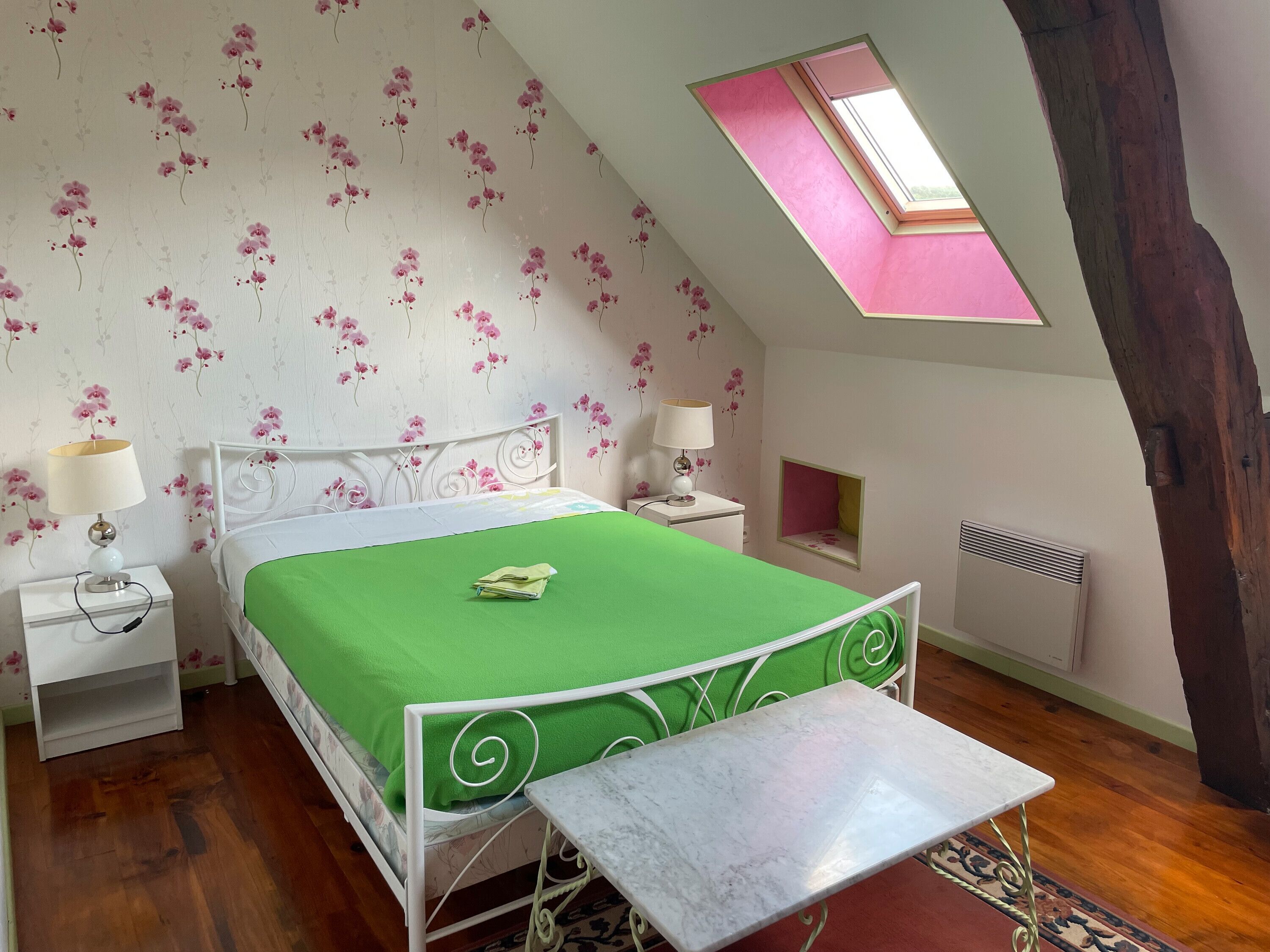 2 bedrooms, bed sheets