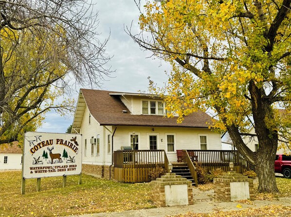 Exterior - Sportsman's Paradise - Stutsman County Hunting and Fishing Lodge - Dog Friendly (Streeter)