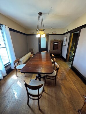 Dining - Sportsman's Paradise - Stutsman County Hunting and Fishing Lodge - Dog Friendly (Streeter)
