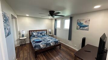 4 bedrooms, desk, iron/ironing board, travel crib