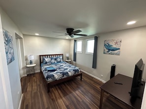 4 bedrooms, desk, iron/ironing board, travel cot