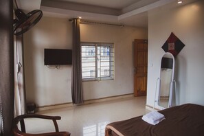 Deluxe Double Room, City View | Hypo-allergenic bedding, desk, laptop workspace, free WiFi