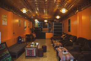 المنشأة من الداخل