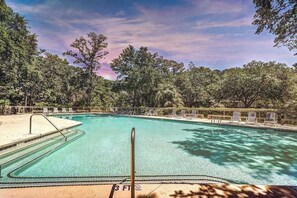 Pool - Scenic-view cottage with sunroom, deck, kitchen & pool - close to beach & golf (Kiawah Island)