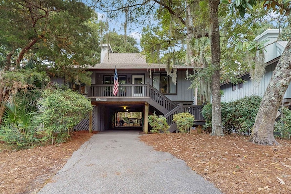 Exterior - Scenic-view cottage with sunroom, deck, kitchen & pool - close to beach & golf (Kiawah Island)