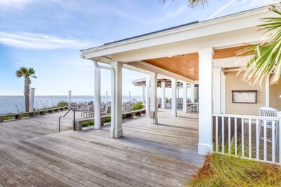 Sunny island home with golf course view, pool, tennis, washer/dryer, & AC