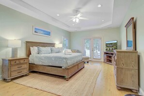 4 bedrooms, iron/ironing board, WiFi, bed sheets