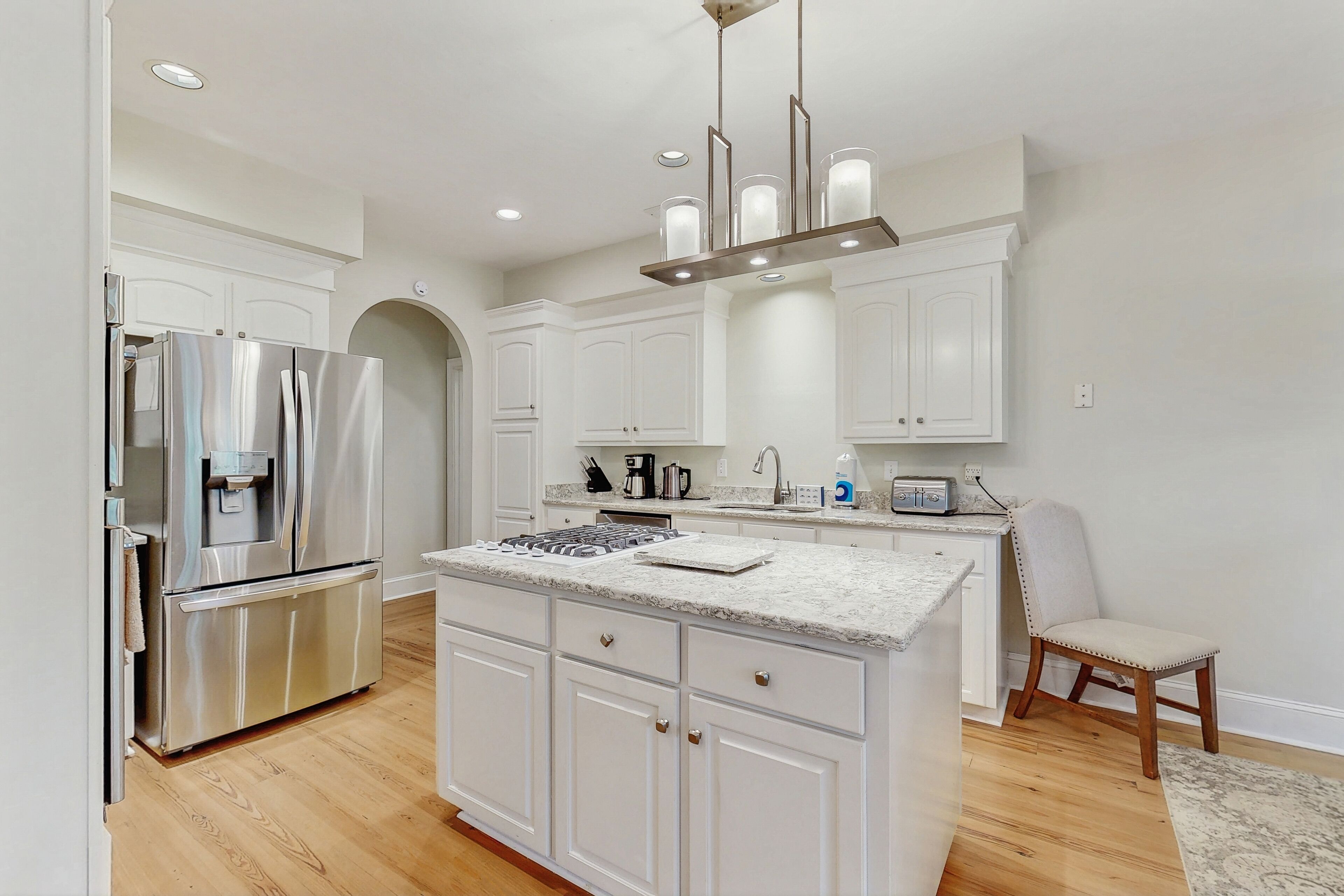 Geladeira, micro-ondas, fogão, cooktop