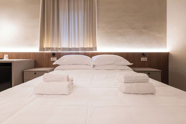 Superior Double Room | Free WiFi, bed sheets - Aima Boutique Hotel  (Costa Volpino)