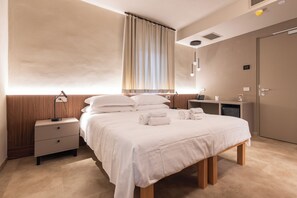 Basic Double or Twin Room | Free WiFi, bed sheets - Aima Boutique Hotel  (Costa Volpino)
