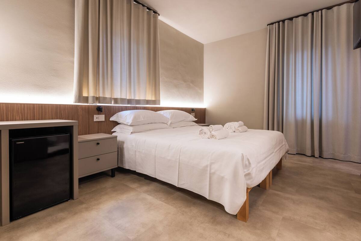 Minibar, espace de travail pour ordinateur portable, Wi-Fi gratuit