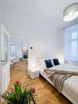 2 bedrooms, iron/ironing board, travel cot, WiFi - TurnKey | W Apartment II by Wenceslas square (Praha 1)