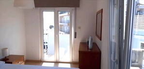 1 habitación, tabla de planchar con plancha, wifi y ropa de cama 