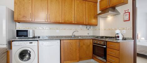 Fridge, microwave, oven, stovetop